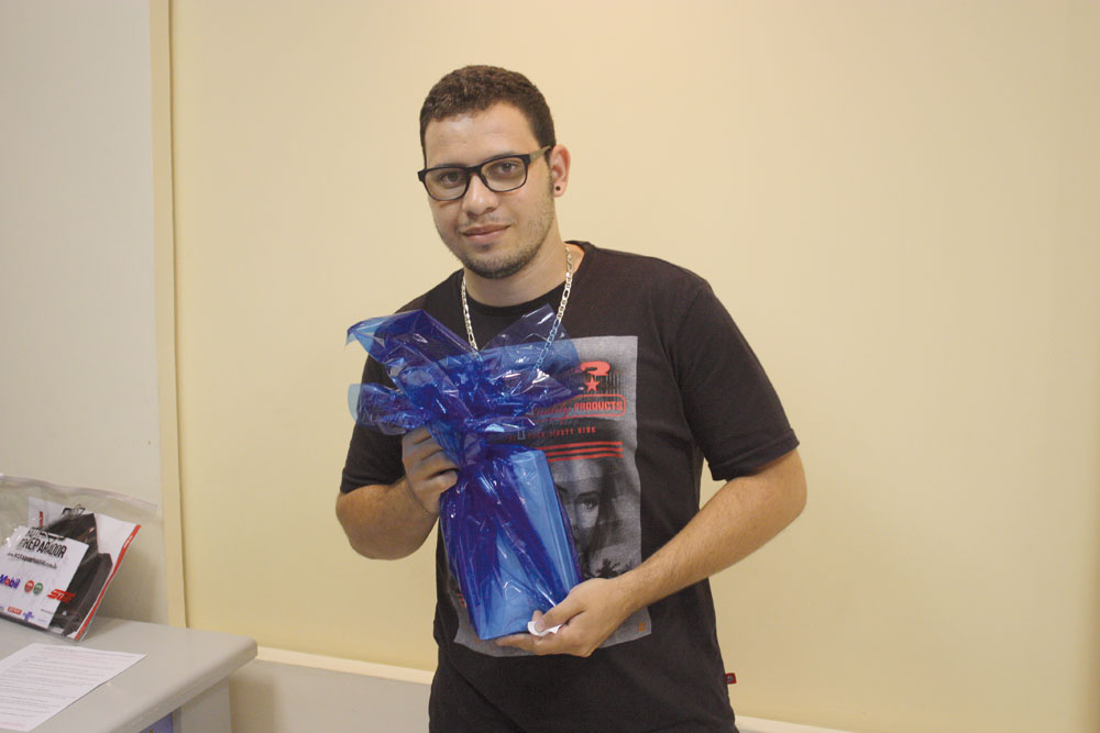 Julio Cezar de Oliveira foi o ganhador do tablet em Santos